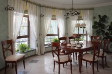 Фото интерьера столовой дома в английском стиле Фото интерьера зимнего сада дома в английском стиле