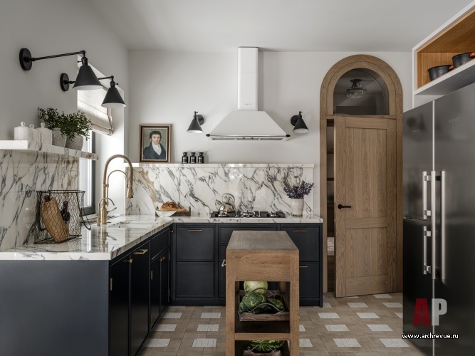 Фото интерьера кухни дома в средиземноморском стиле