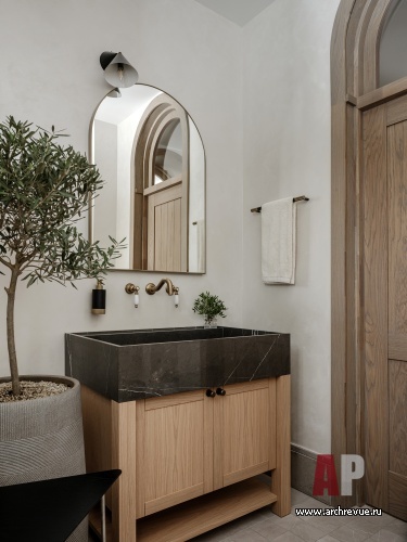 Фото интерьера гостевого санузла дома в средиземноморском стиле