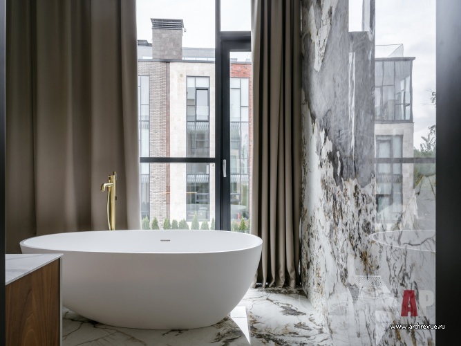 Фото интерьера ванной комнаты таунхауса в современном стиле