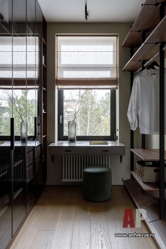 Фото интерьера гардеробной дома в современном стиле