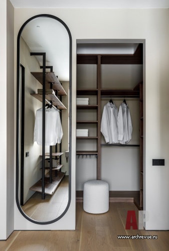 Фото интерьера гардеробной дома в современном стиле