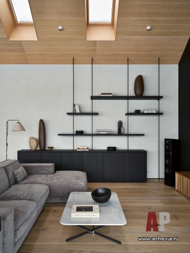 Фото интерьера зоны отдыха деревянного дома в современном стиле