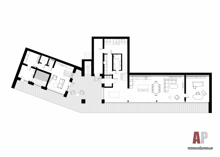 План первого этажа двухэтажного дома на склоне горы. Общая площадь – 506 кв. м.