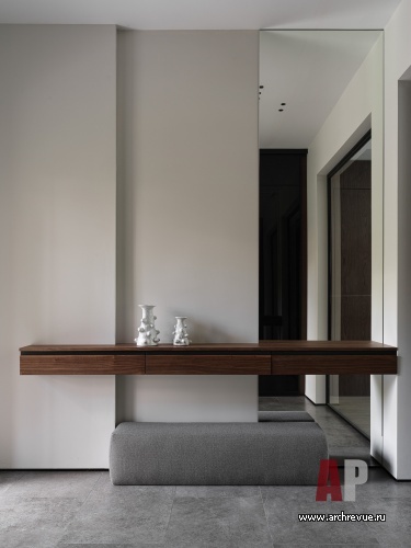 Фото интерьера входной зоны дома в стиле минимализм